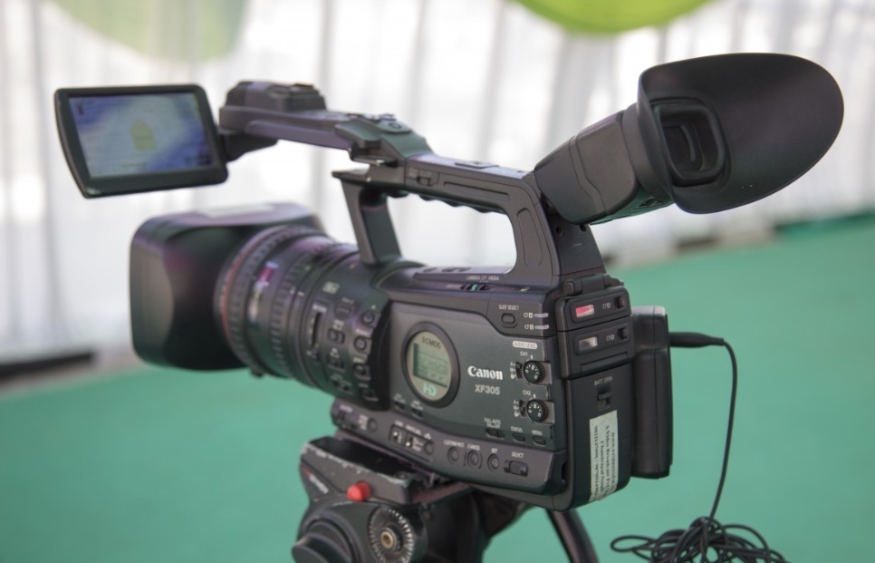 На съемках «Бэтвумен» на ассистентку упал ковш погрузчика