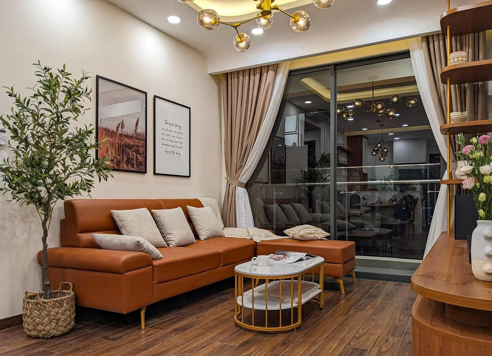 Nghệ Thuật Trang Trí Phòng Khách Đẹp - Bí Quyết Kiến Tạo Không Gian Sống Hiện Đại, Ấm Cúng Và Sang Trọng 6 Nghệ Thuật Trang Trí Phòng Khách Đẹp - Bí Quyết Kiến Tạo Không Gian Sống Hiện Đại, Ấm Cúng Và Sang Trọng