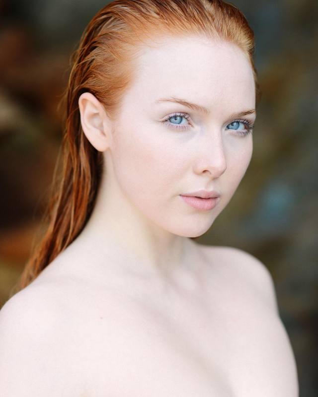 Molly C. Quinn hot women photo