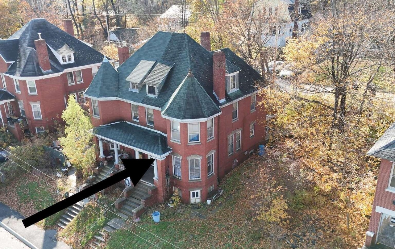 19 Urquhart St, Rumford, ME 04276