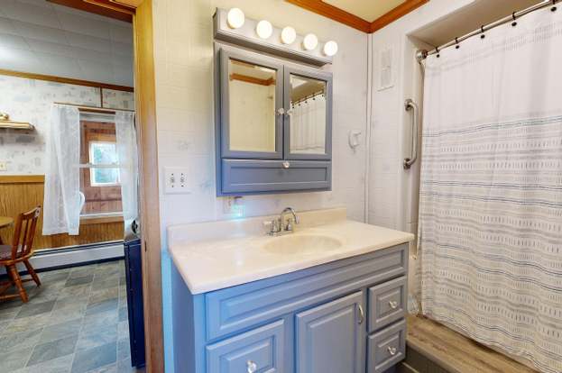 41 Middle Ave, Mexico, ME 04257