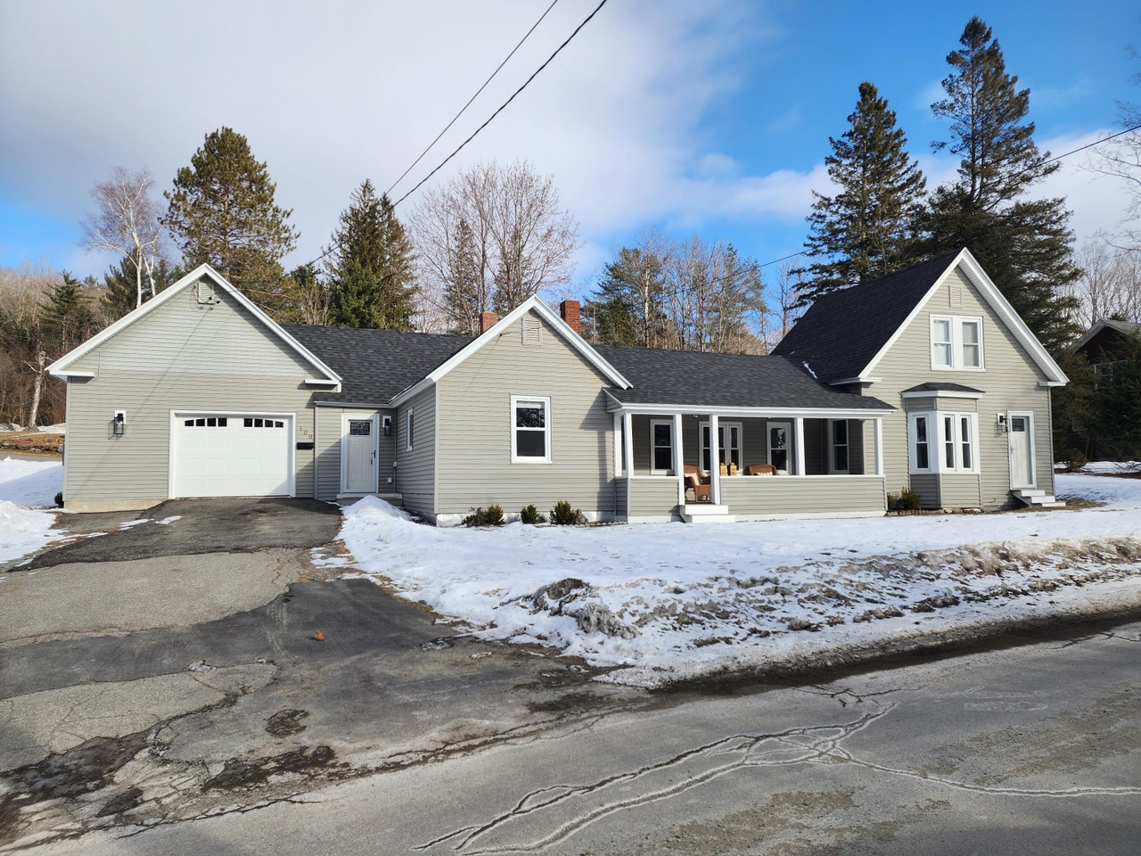 108 Fairview Ave, Farmington, ME 04938