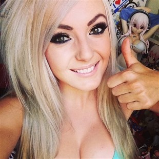 Jessica Nigri Shows Her Boobs In Leaked Topless Pic