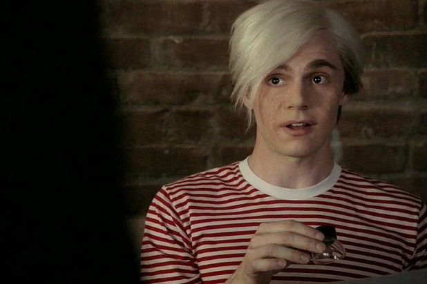 http://res.cloudinary.com/dzlpunss9/image/upload/v1581761560/american-horror-story-cult-evan-peters-characters-andy-warhol.jpg