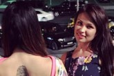 Лиза Шароха и Светлана Торба на необычной лавочке