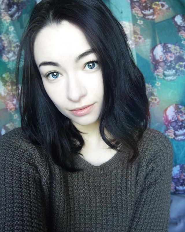 Jodelle Ferland hot women pic