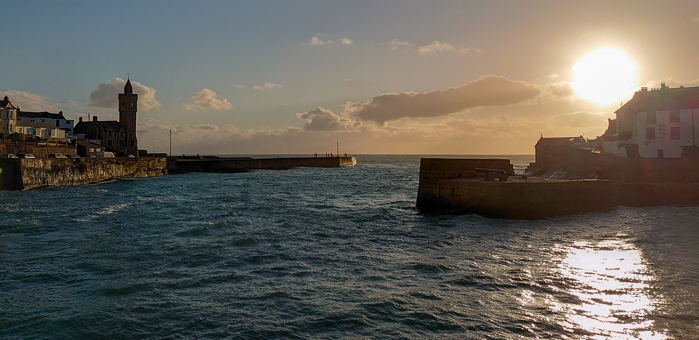 Porthleven Harbour to Praa Sands Clifftop Trail