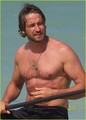 Gerard Butler: Hawaiian Holiday! - gerard-butler photo Gerard Butler: Hawaiian Holiday! - gerard-butler photo