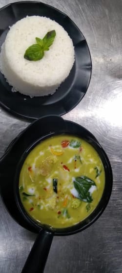 The Green Veg  Curry (v)
