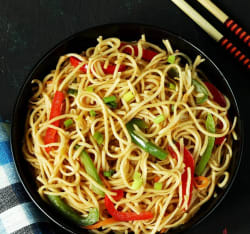 Indo Thai Veg Noodles (v)
