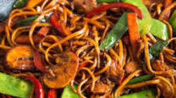 Wok Fried Chicken Noodles (v)