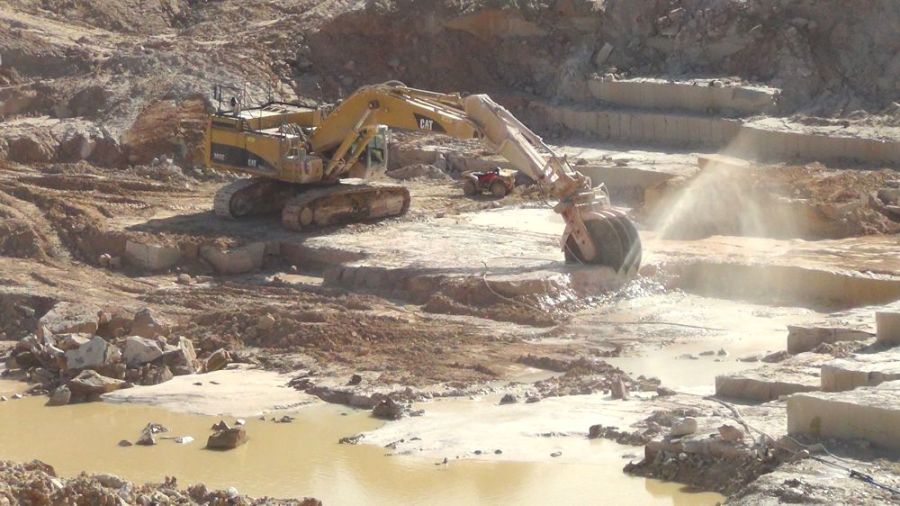 Triple blade echidna diamond rocksaw on 65 tonne excavator