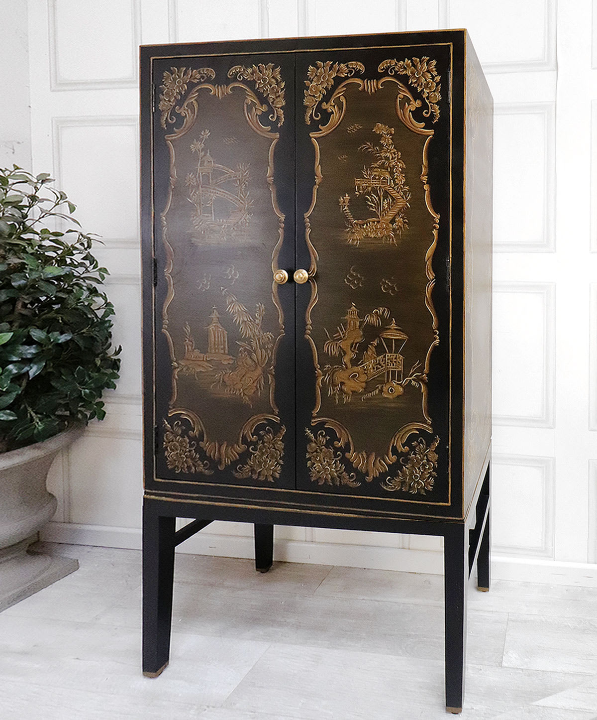 Oriental Style Drinks Cabinet