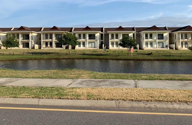 2 Bedroom Luxury, Lakeview House -Black Links A