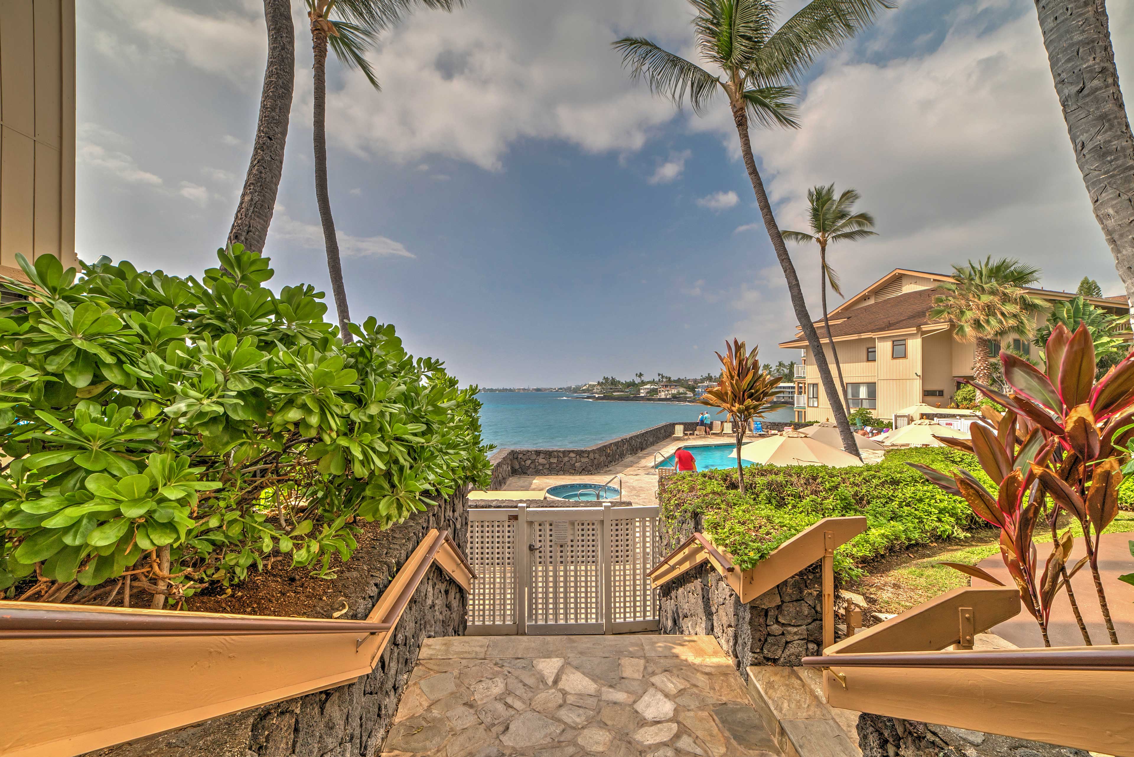 Oceanfront Kailua Kona Townhome W Pool Views Evolve