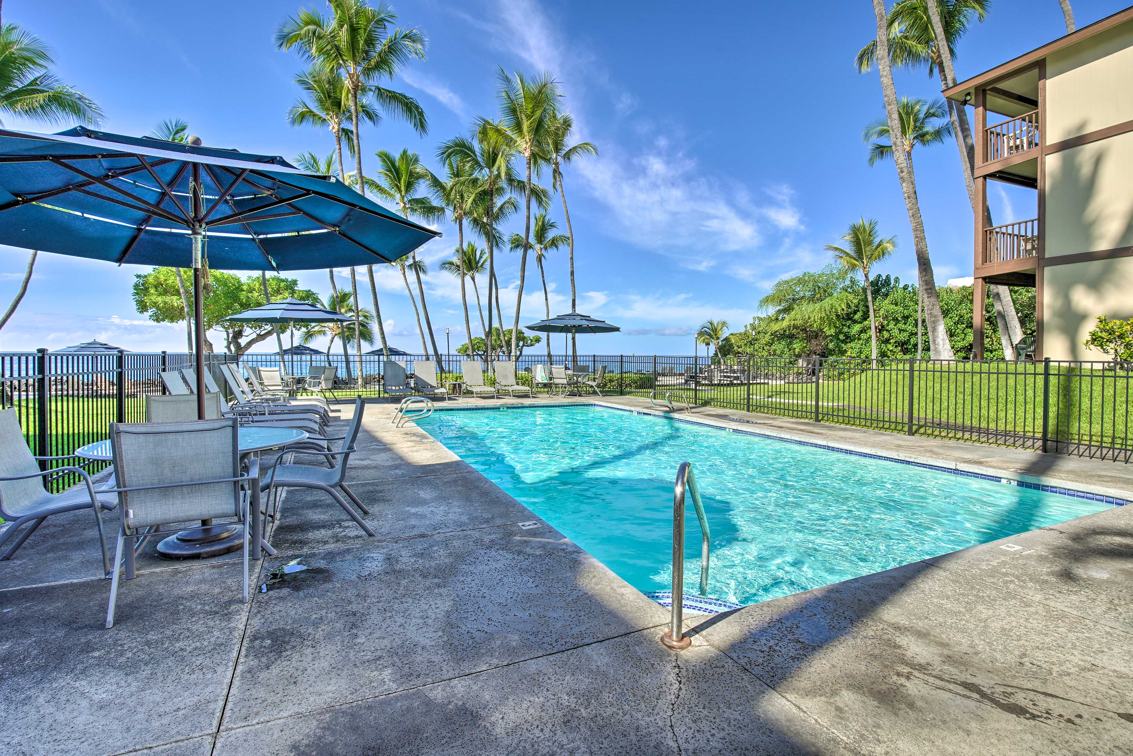 Oceanfront Kailua Kona Condo W Community Pool Evolve