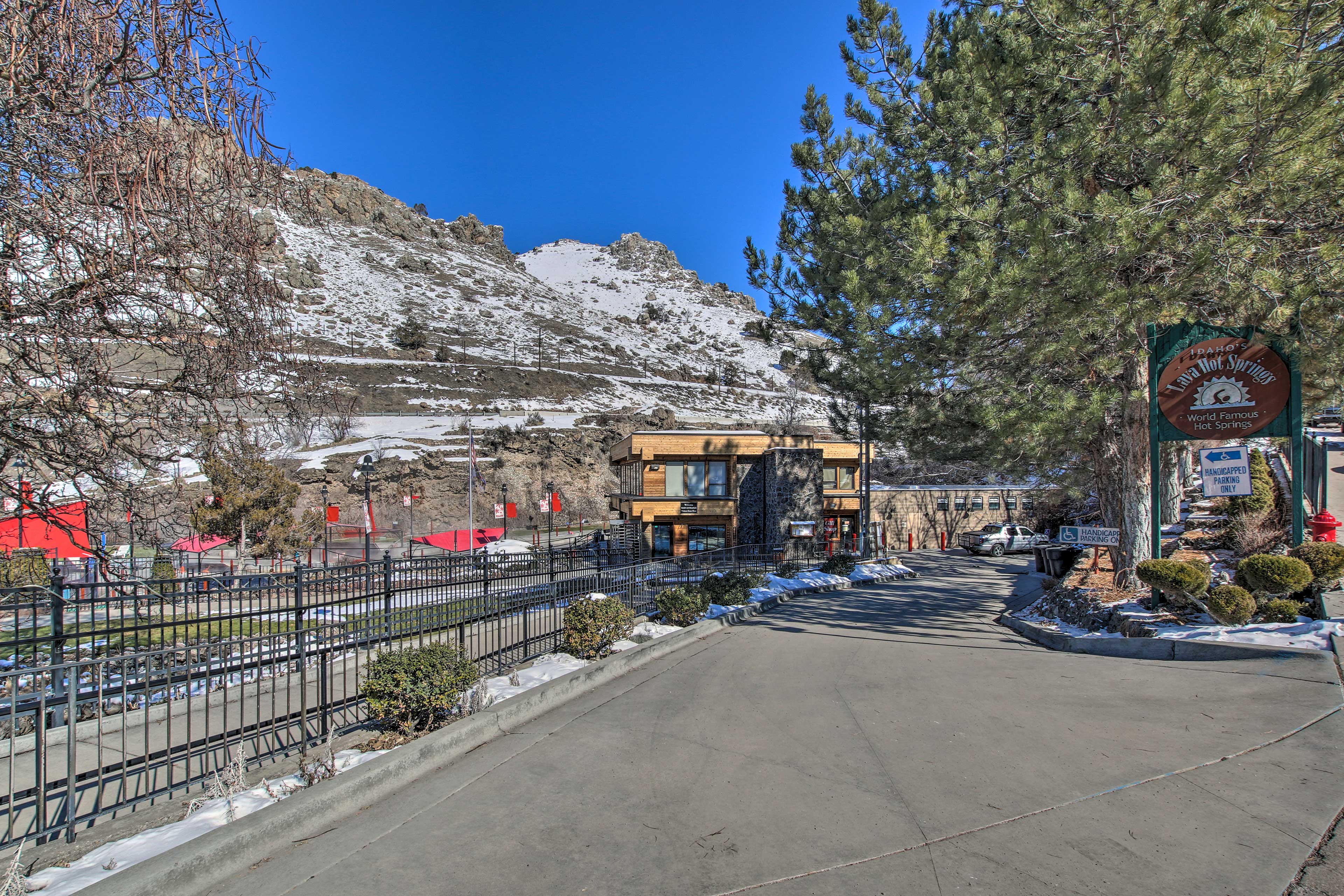 Walk To Lava Hot Springs Pools From Cozy Cabin Evolve