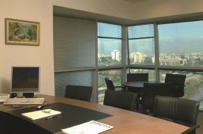 וילונות וינציאנים במשרד