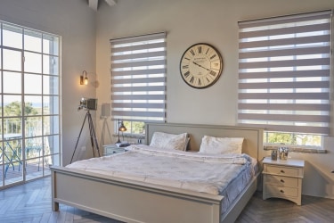 וילון סאן סטריפ בחדר שינה