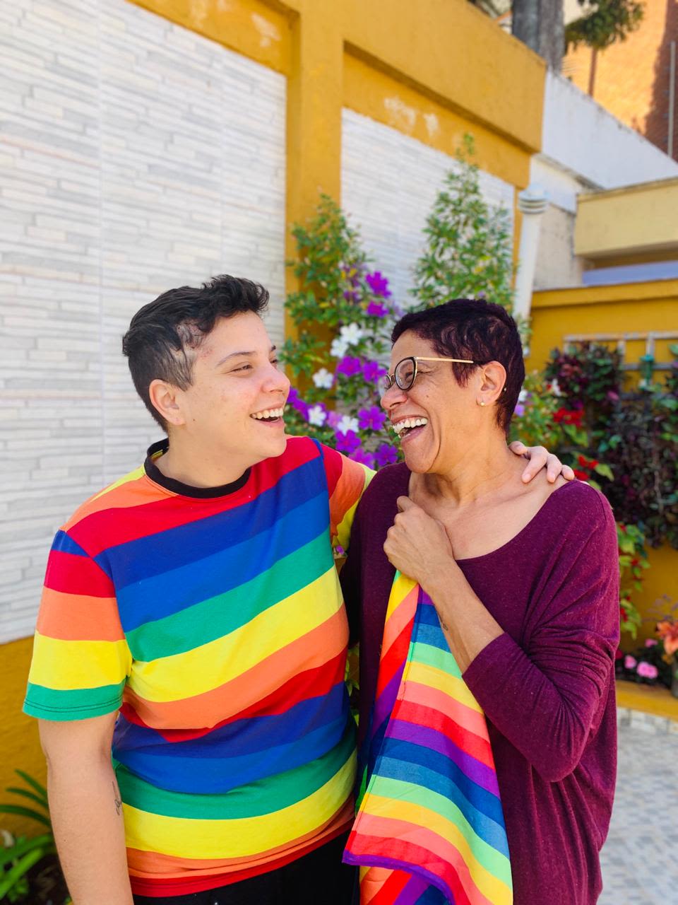 Youse convida influenciadores LGBTQIA+ para ocupar as redes sociais da marca