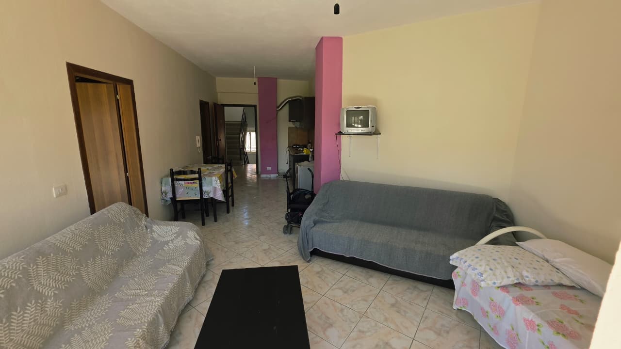 🏡 Shitet apartament 1+1 në Golem – zonë kompleksesh rezidenciale 
