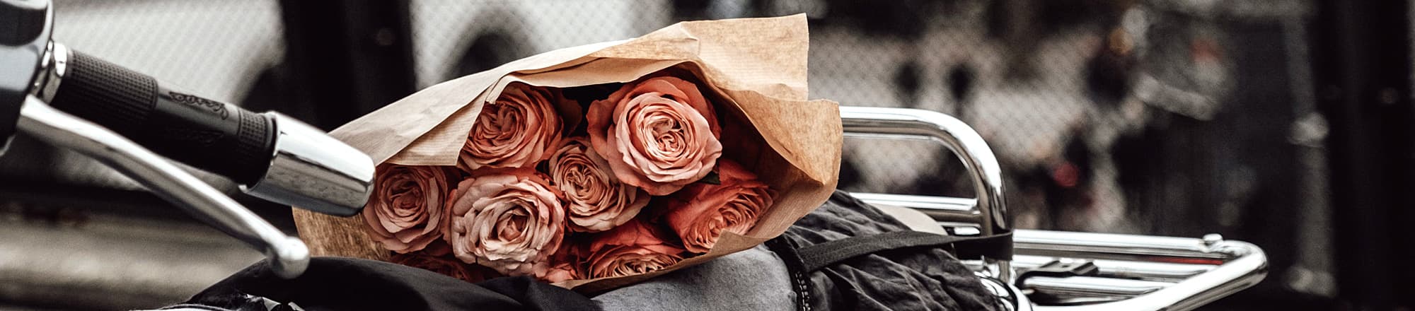 How to get flower gifts home safely from the office