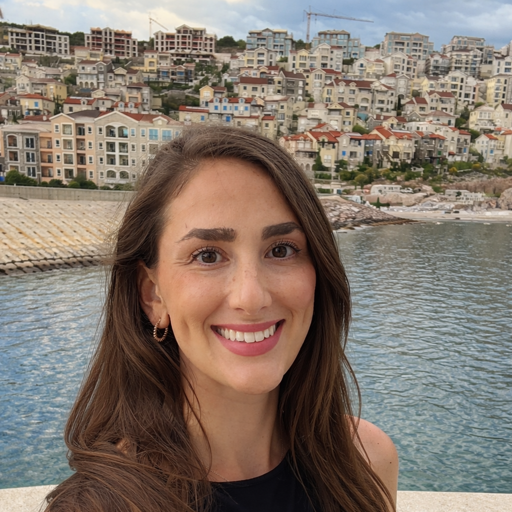Fora Author - Stephanie Galante