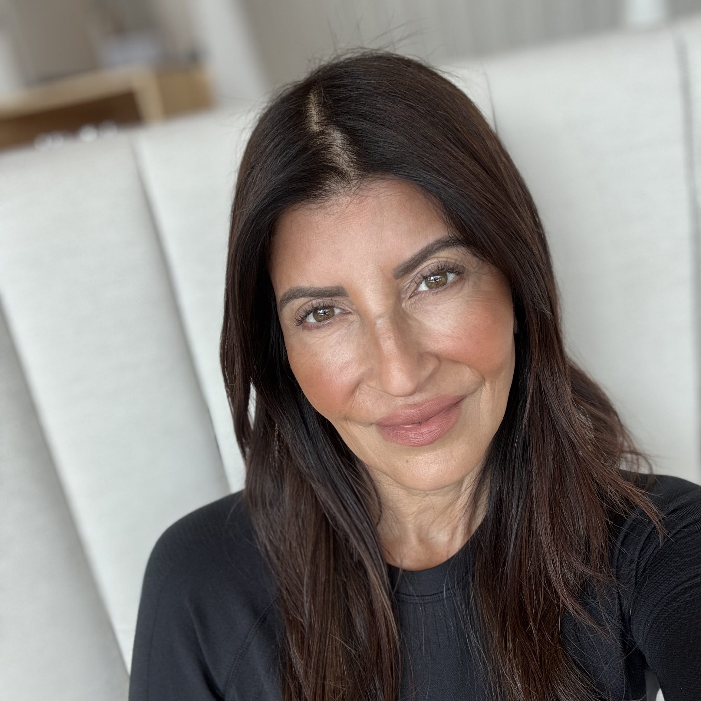 Fora Author - Angela Marini