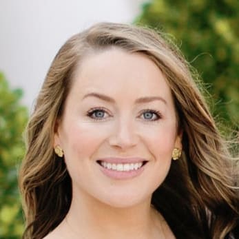 Fora Author - Annie Hobbs