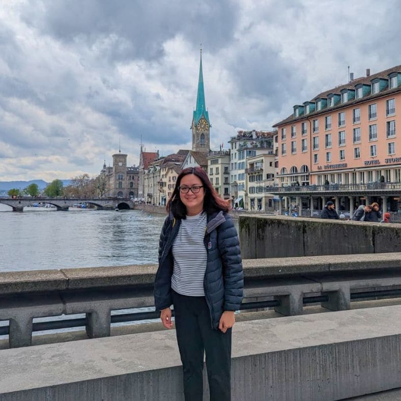 Advisor - Cherry Hidjaja