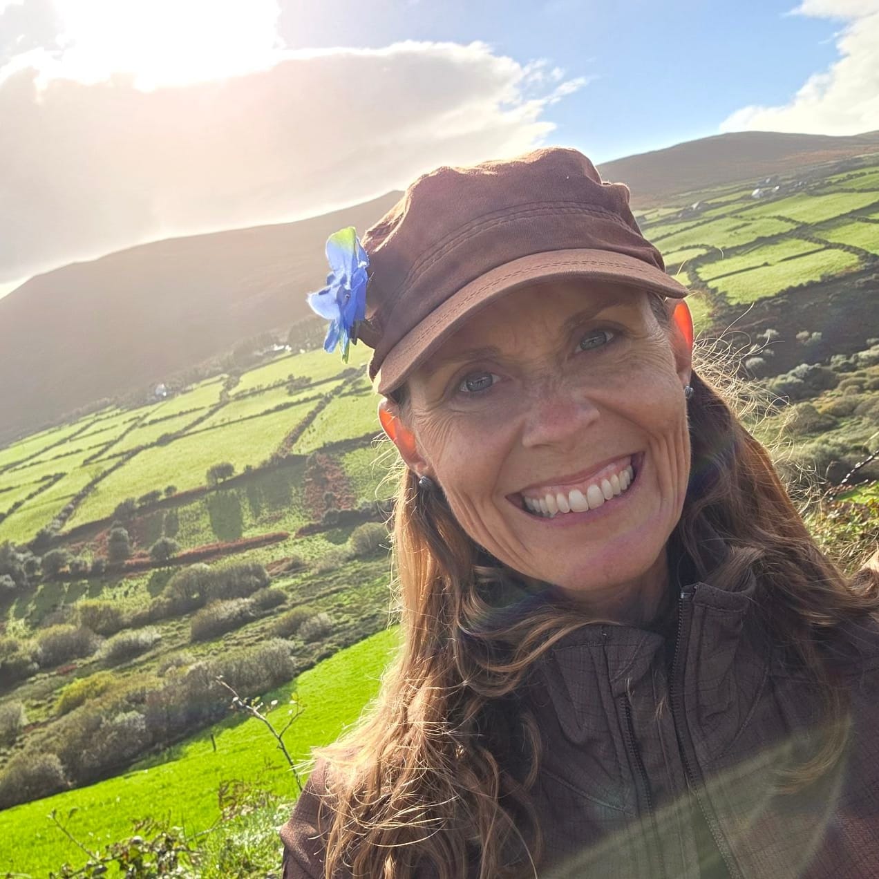 Lynn Wisniewski curated by Lynn Wisniewski