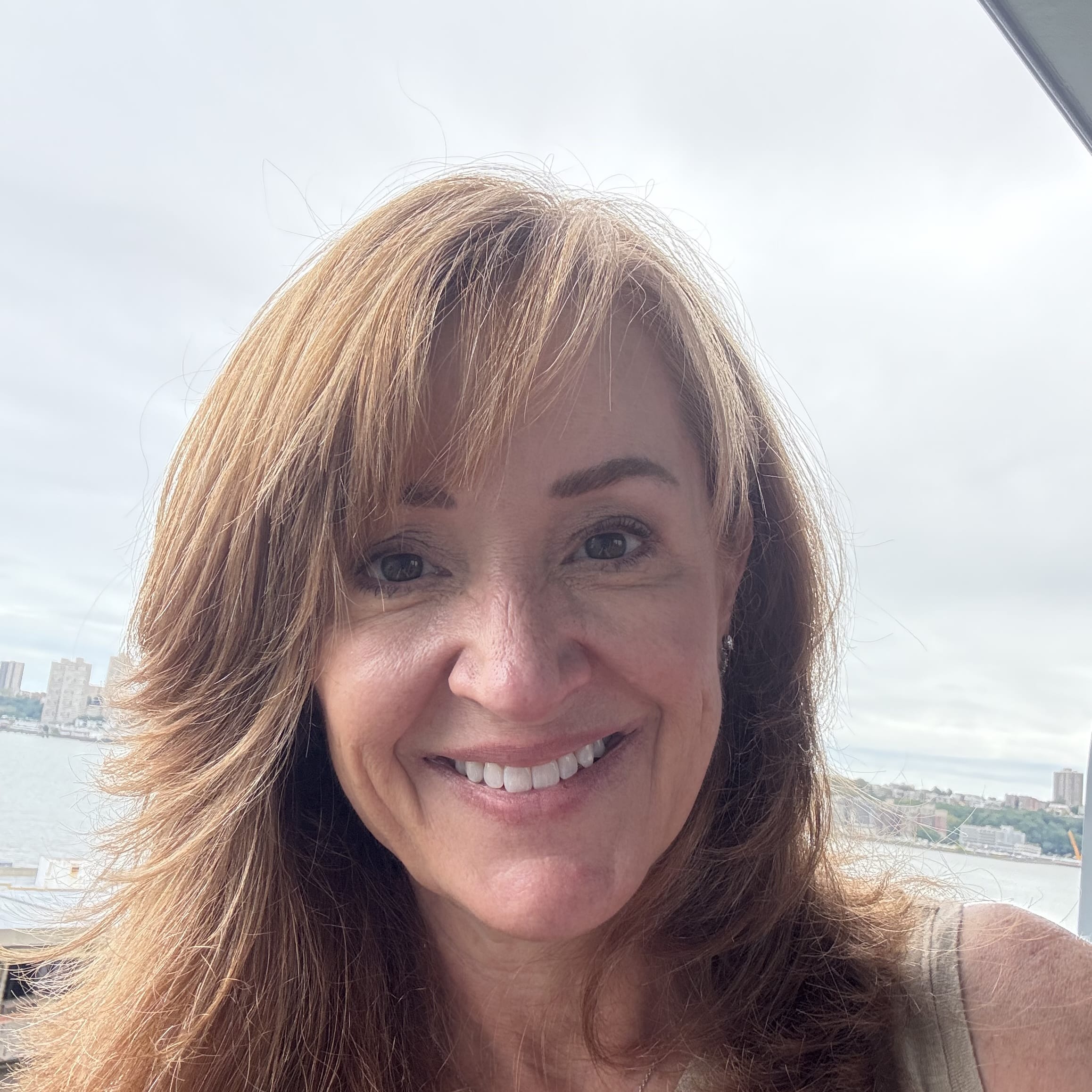 Fora Author - Tracy Nicholson