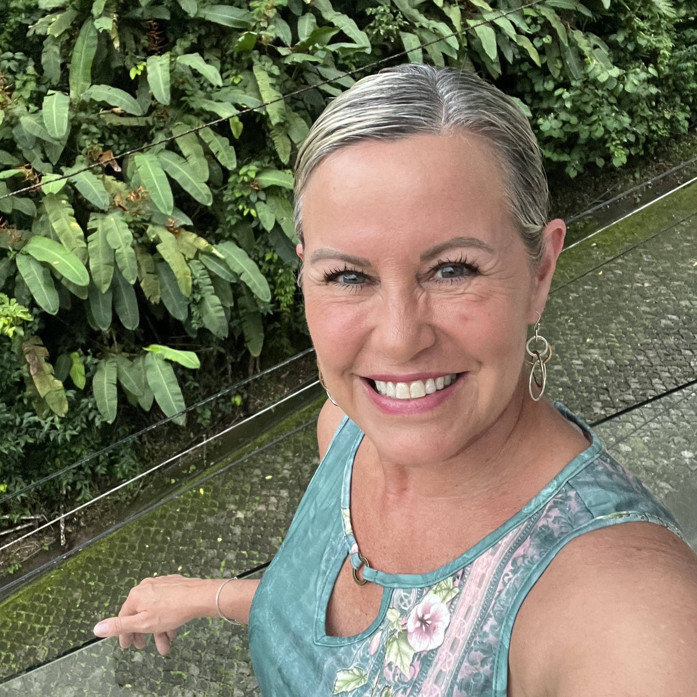 Fora Author - Lori Carr