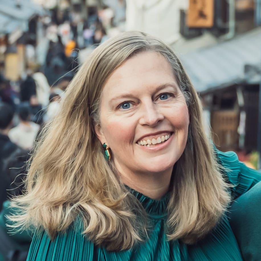 Fora Author - Kirsten Maxwell