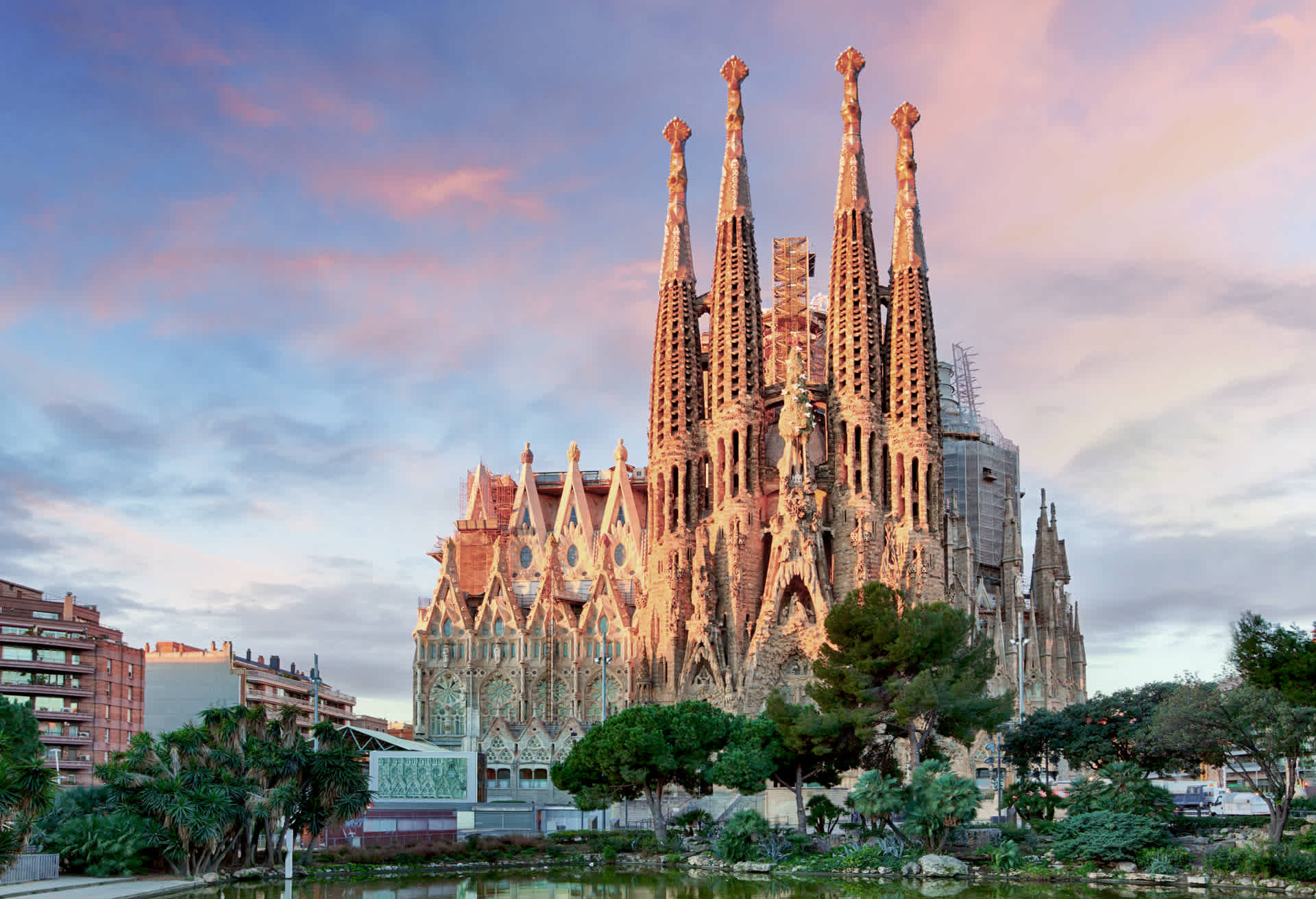 Sagrada Familia Highlights Tour with Skip the Line Tickets
