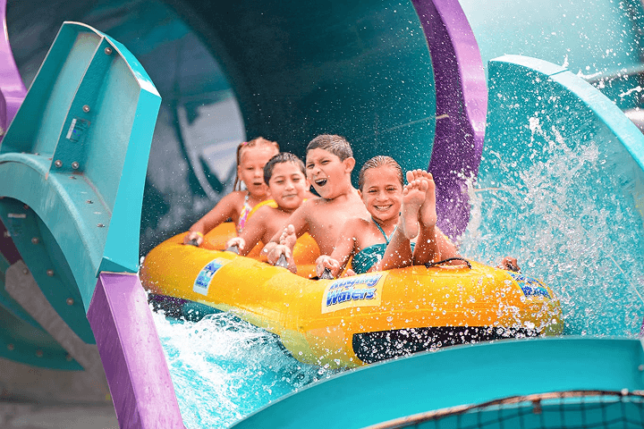 Raging Waters Los Angeles -