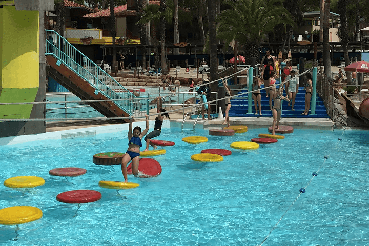 Raging Waters Los Angeles -