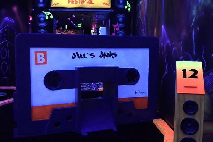 Rock of Ages Blacklight Minigolf -