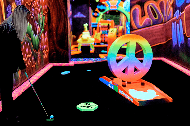 Rock of Ages Blacklight Minigolf -