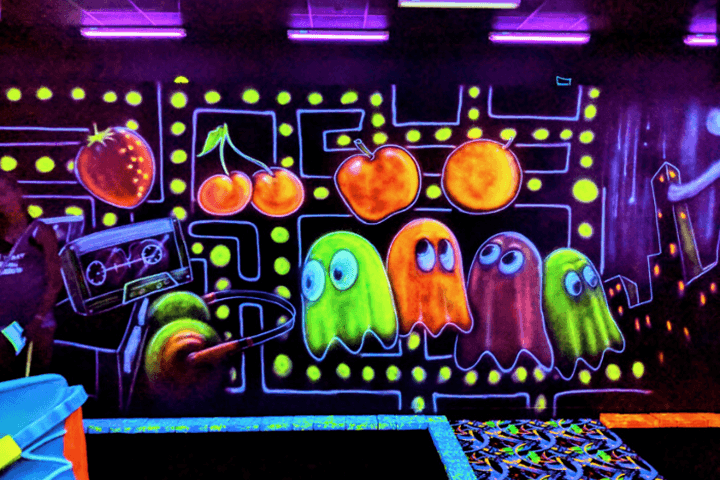Rock of Ages Blacklight Minigolf -