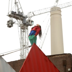 Dance Umbrella at Battersea Power Station Londres / Credit : Johnny Stephens Dance Umbrella at Battersea Power Station Londres / Credit : Johnny Stephens