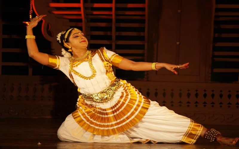 Kerala arts mohiniyattam