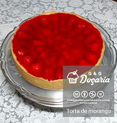 Torta de morangos com gelatina