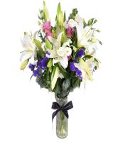 Elegant Flower Arrangement in Vase