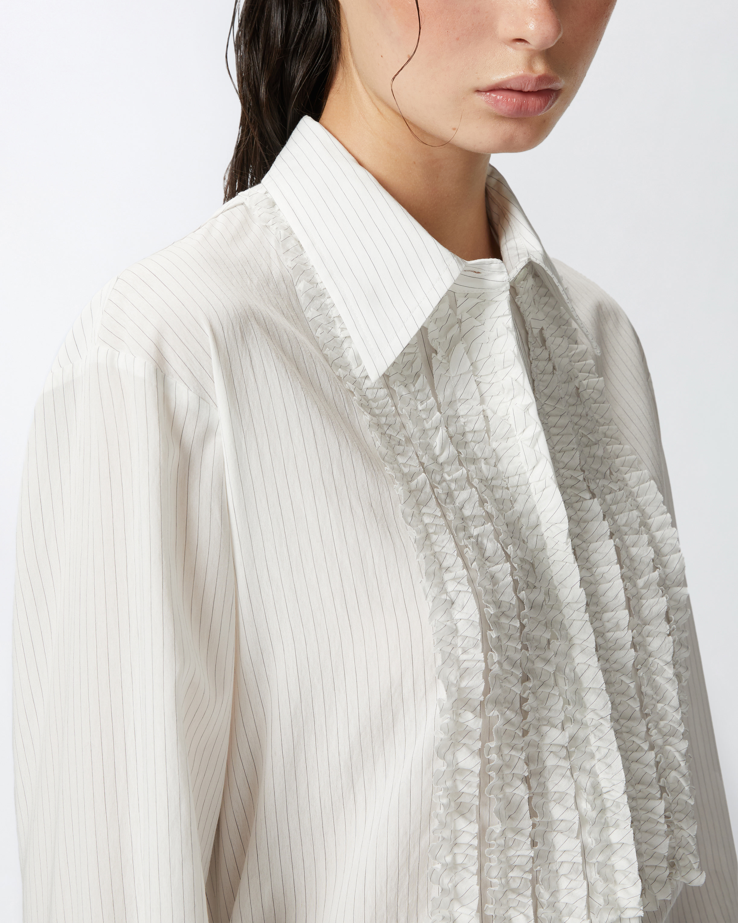 Pinko, Camisa de rayas finas con volante delante, Blanco/negro, 46