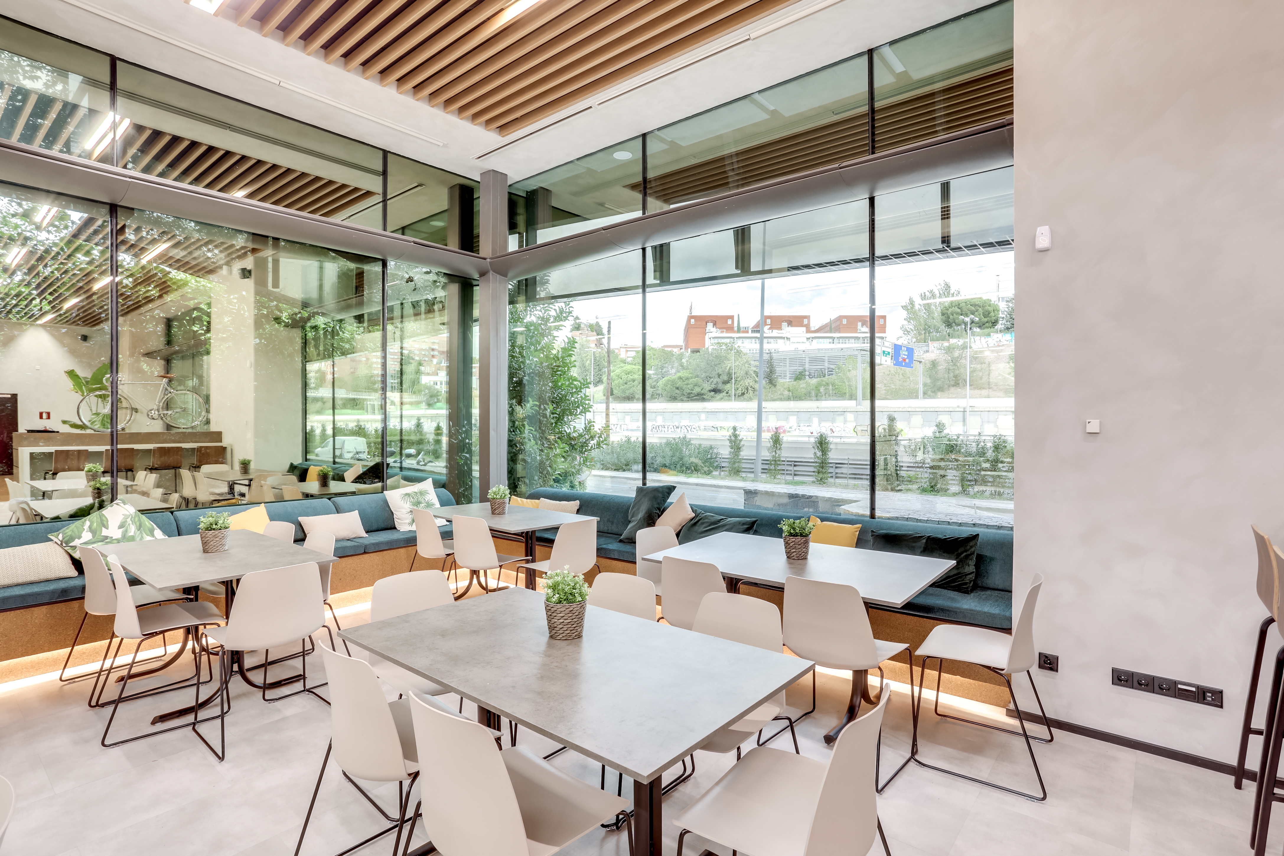 Oficina - Alquiler de espacios flexibles y coworking en Plaza de Castilla, Madrid Oficina - Alquiler de espacios flexibles y coworking en Plaza de Castilla, Madrid