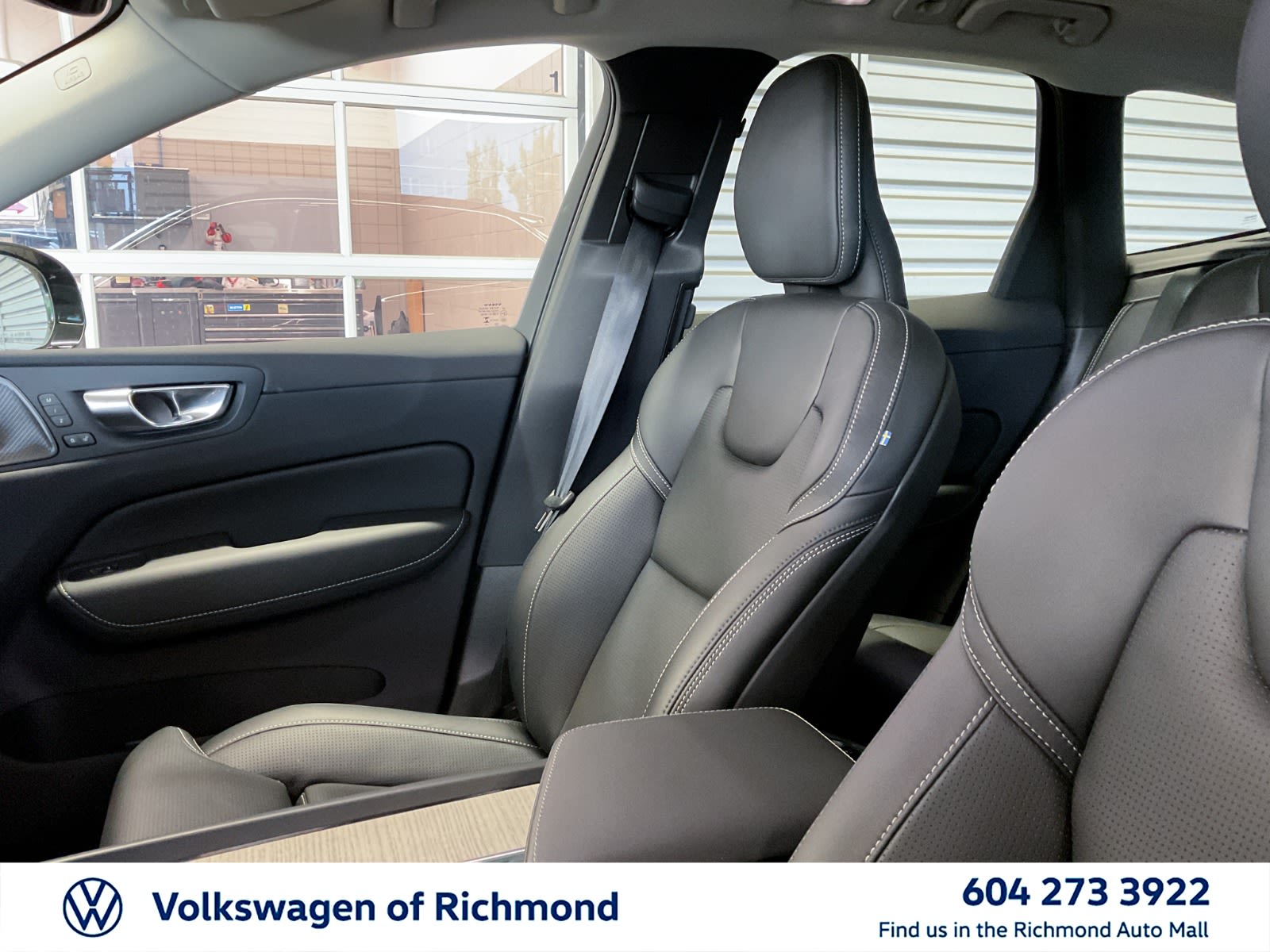 2025 Volvo XC60 Ultra Dark Theme, Vancouver, Cash