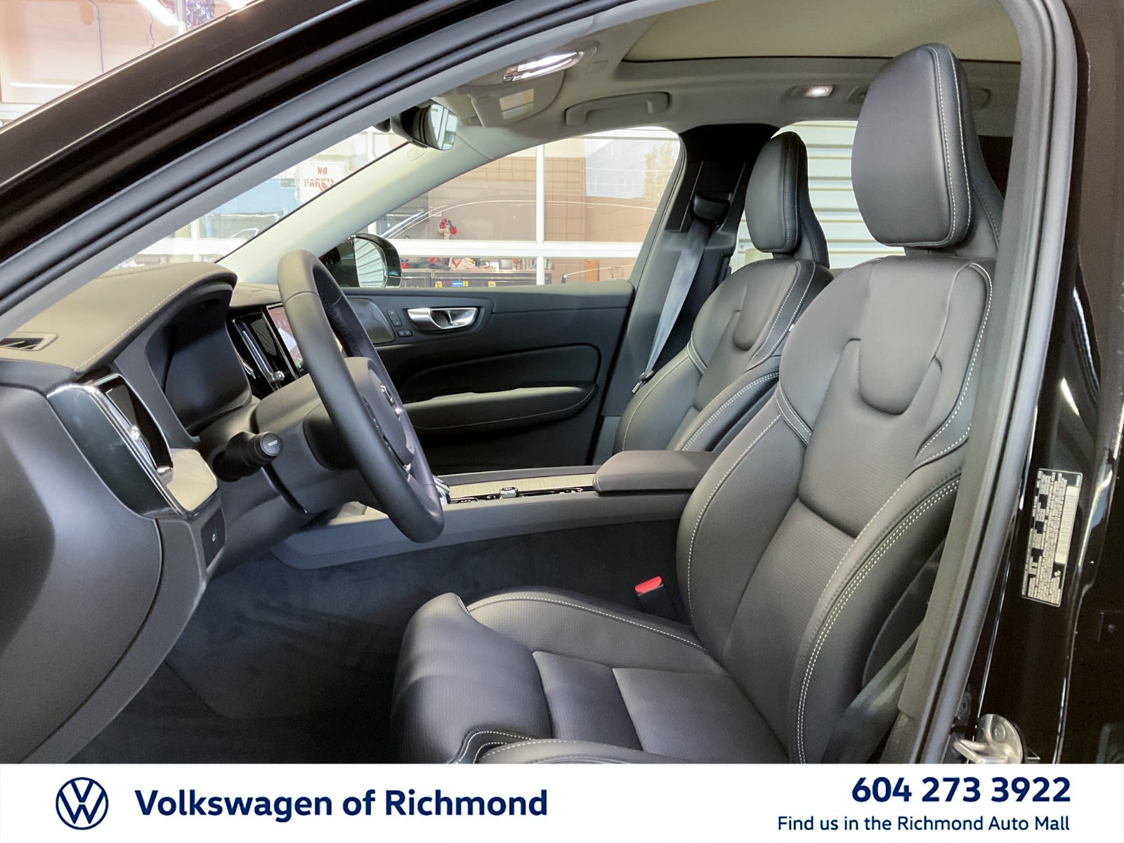 2025 Volvo XC60 Ultra Dark Theme, Vancouver, Cash