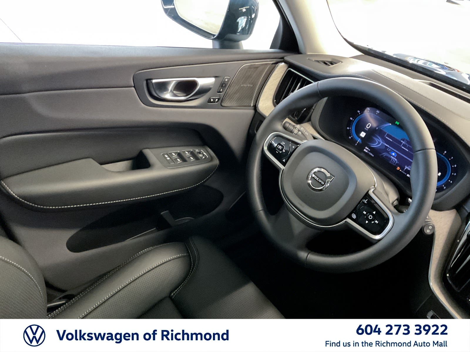 2025 Volvo XC60 Ultra Dark Theme, Vancouver, Cash