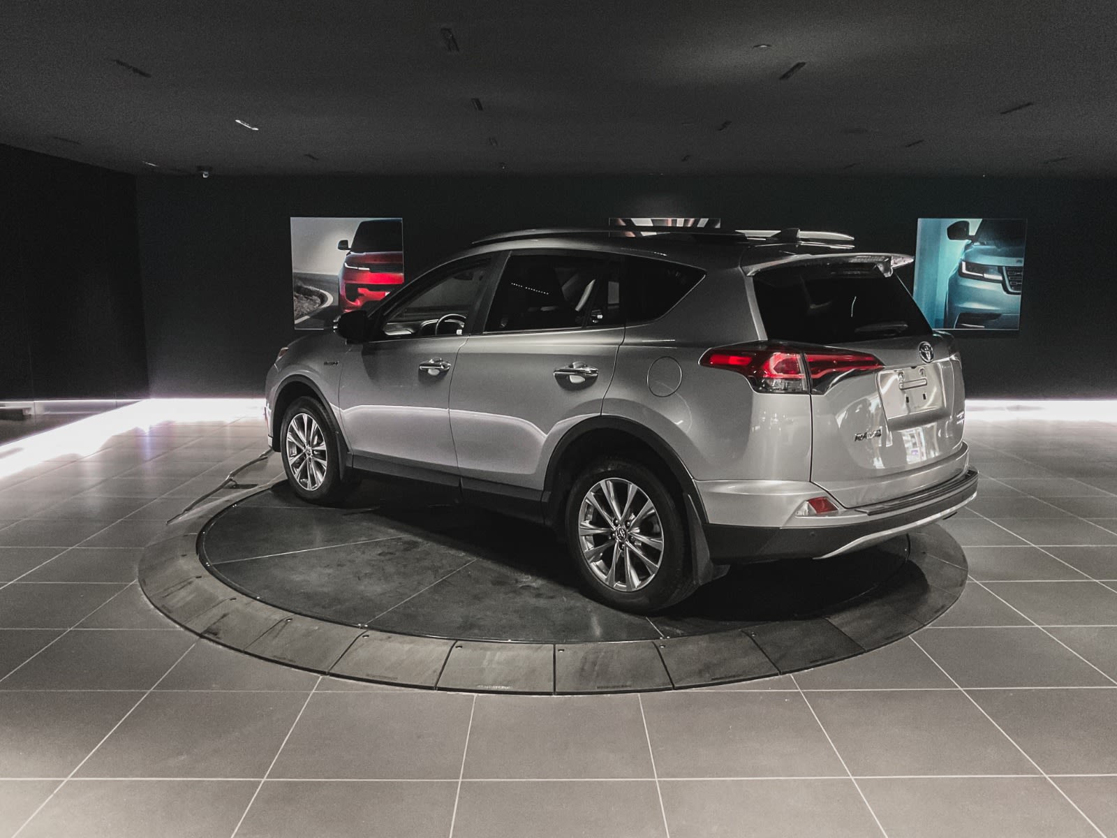 2018 Toyota RAV4 Hybrid Limited, Vancouver, Cash